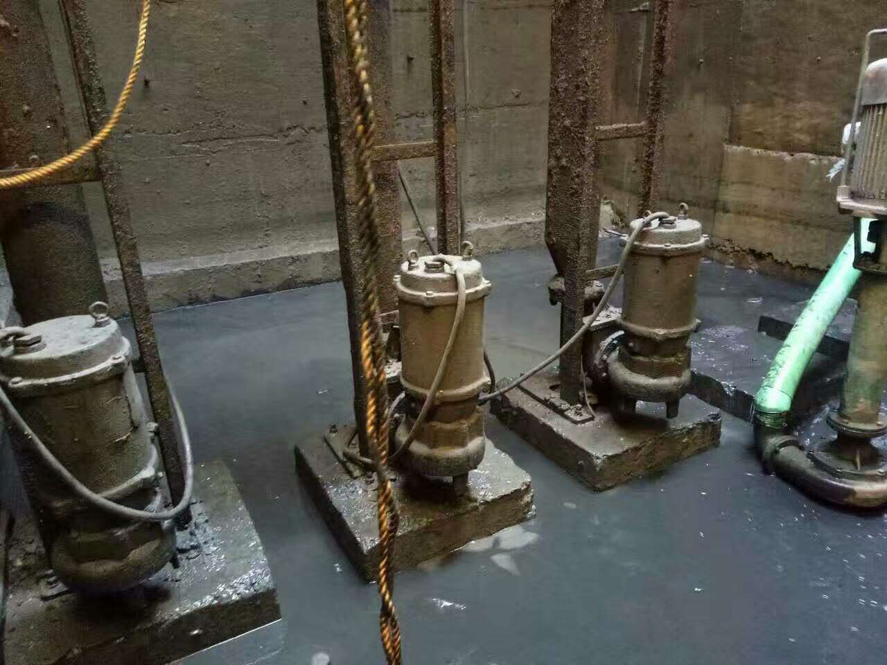 梨树污水池清理