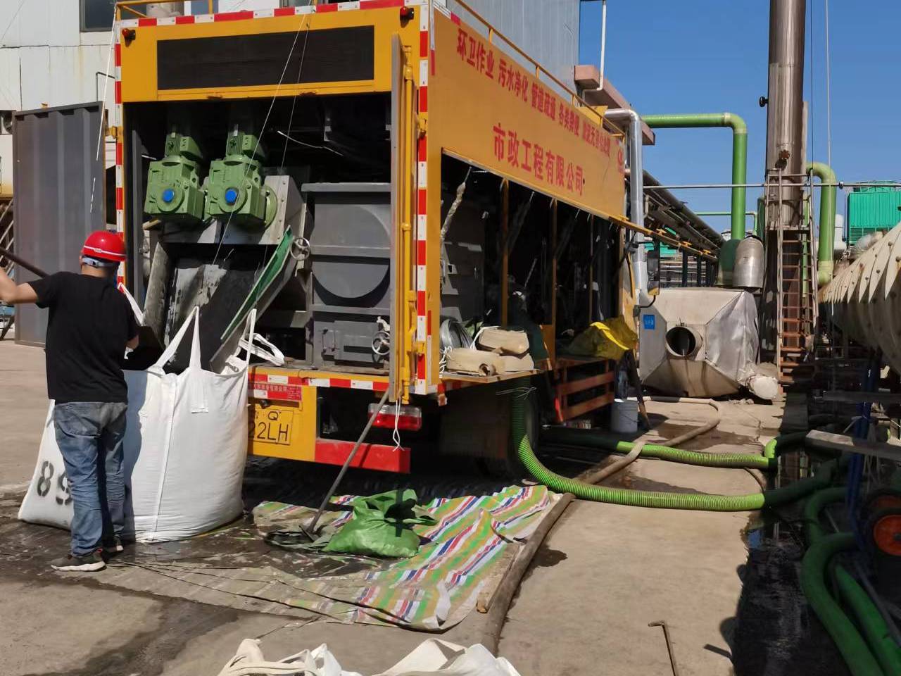 梨树淤泥压干处理