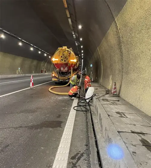 梨树隧道排水渠清淤